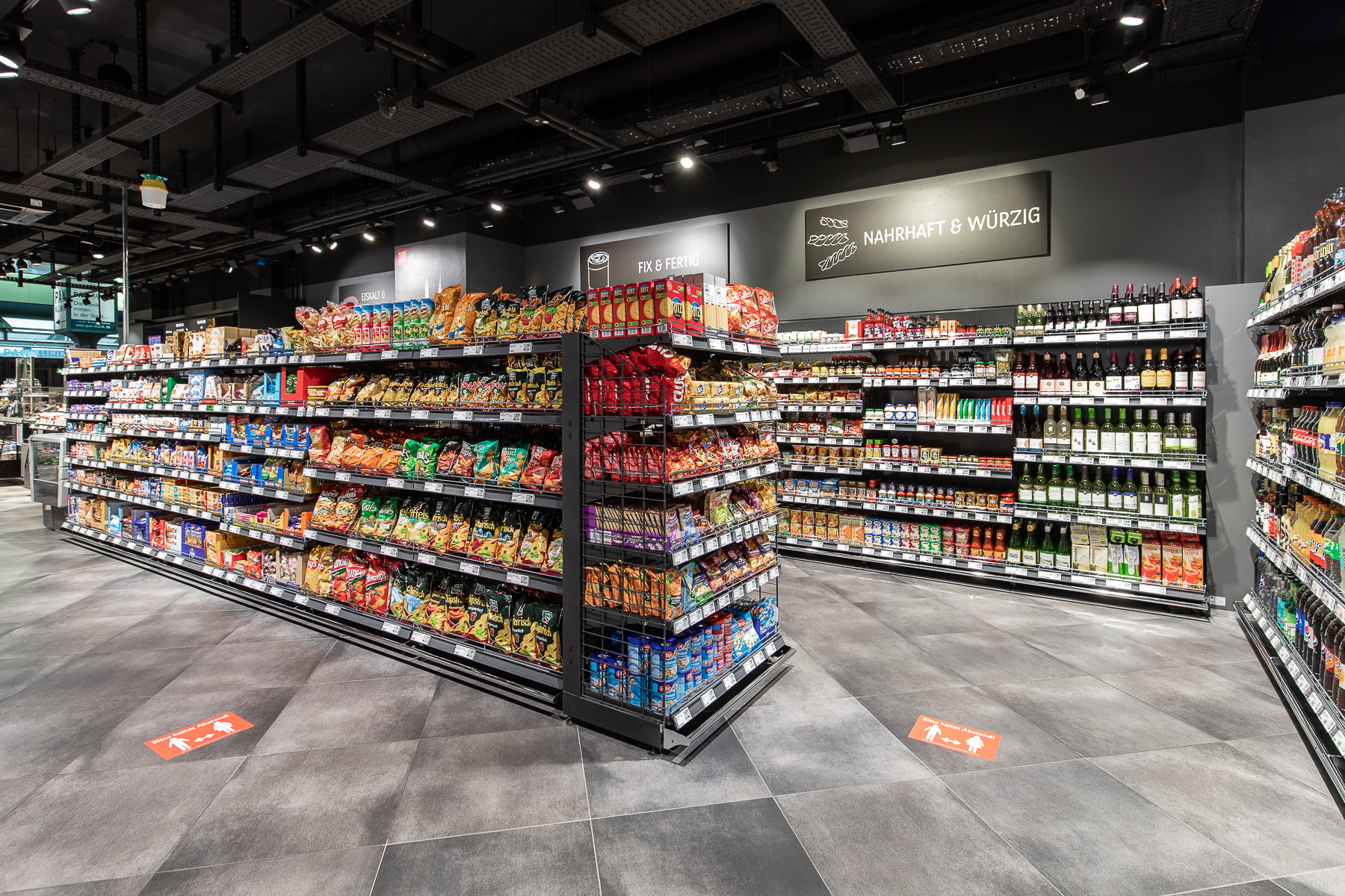 Regale im Markt